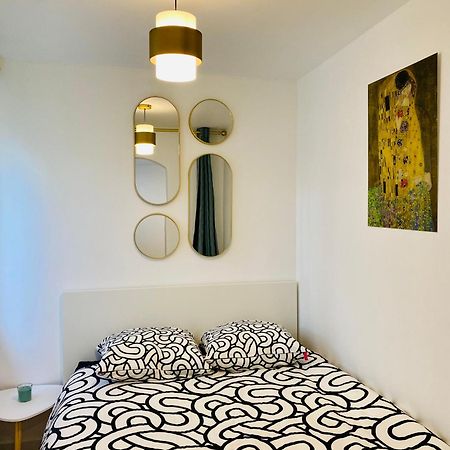 Joli Appartement Renove Incluant Parking A 10 Min De Paris Нантерр Экстерьер фото