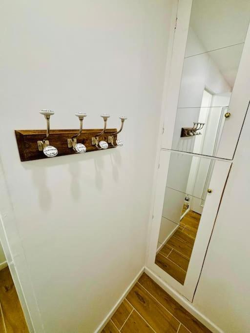 Joli Appartement Renove Incluant Parking A 10 Min De Paris Нантерр Экстерьер фото