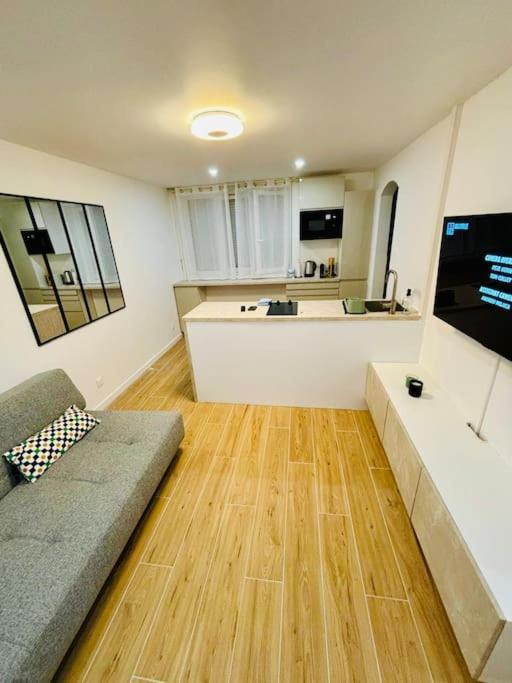 Joli Appartement Renove Incluant Parking A 10 Min De Paris Нантерр Экстерьер фото