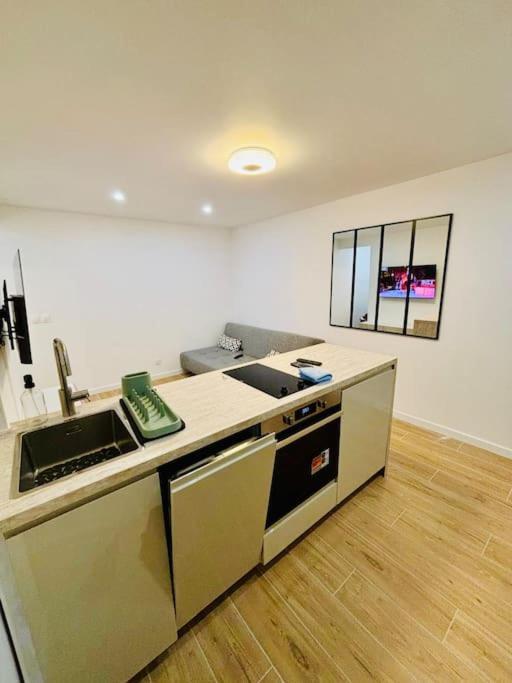 Joli Appartement Renove Incluant Parking A 10 Min De Paris Нантерр Экстерьер фото