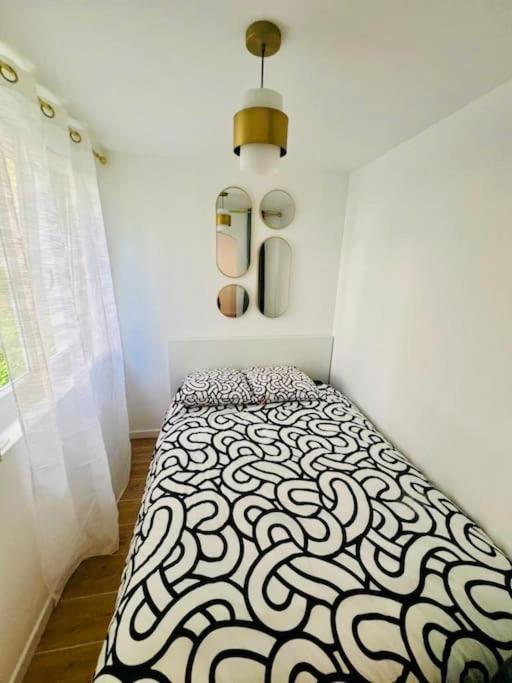 Joli Appartement Renove Incluant Parking A 10 Min De Paris Нантерр Экстерьер фото